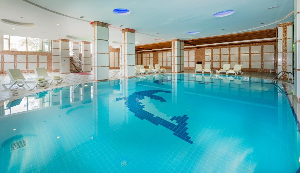 INDOOR POOL-GRAND RING HOTEL